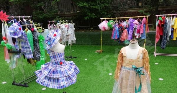 幼儿园户外环保创意展图片