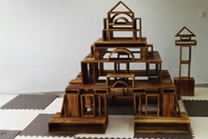 幼儿园建构区大型积木构建作品图片4张