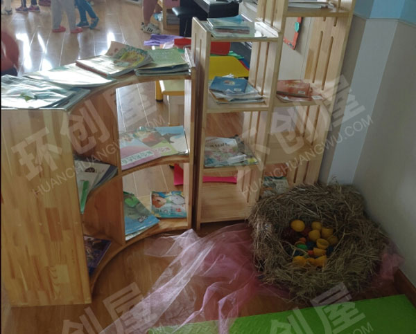 幼儿园阅读区精灵书屋图片
