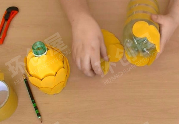幼儿园美工区塑料瓶变菠萝图片