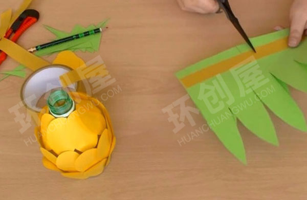 幼儿园美工区塑料瓶变菠萝图片
