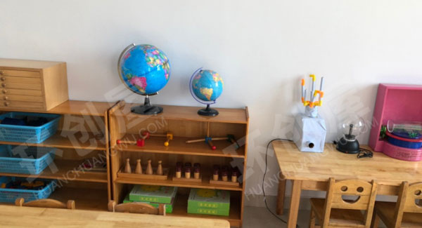 幼儿园科学专用室里的各种科学实验教具图片