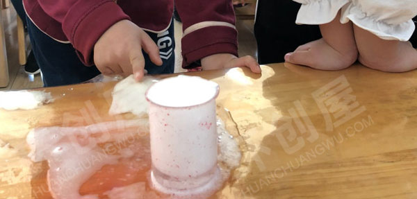 幼儿园科学区火山喷发小实验图片