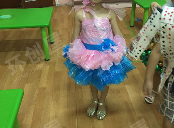 幼儿园角色游戏环保时装秀图片