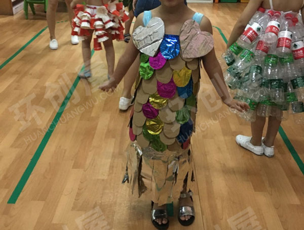 幼儿园角色游戏环保时装秀图片