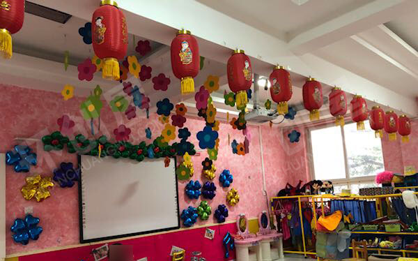 幼儿园表演区灯笼装饰舞台图片