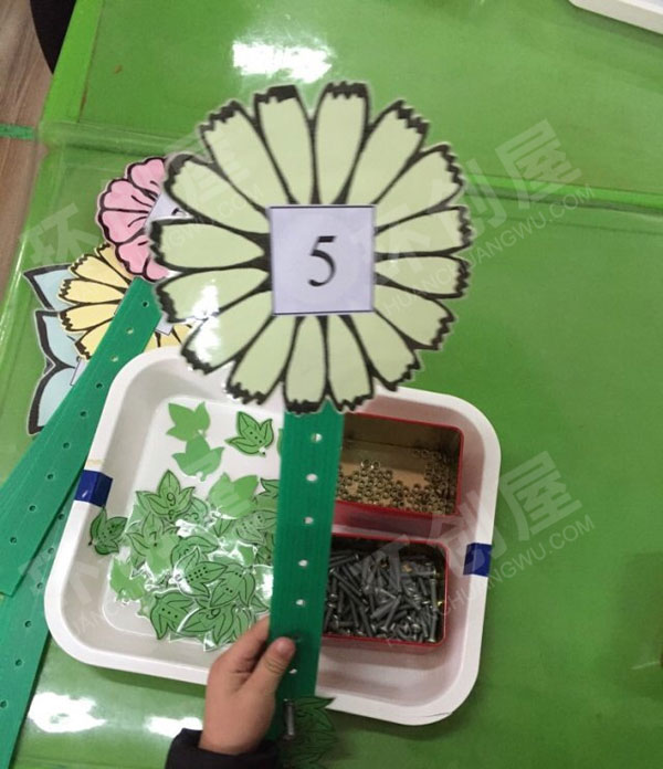 幼儿园益智区数字对应玩教具图片