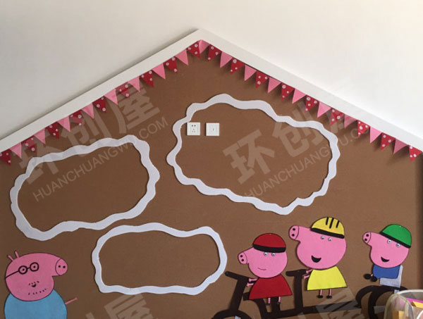幼儿园佩奇一家墙面布置图片