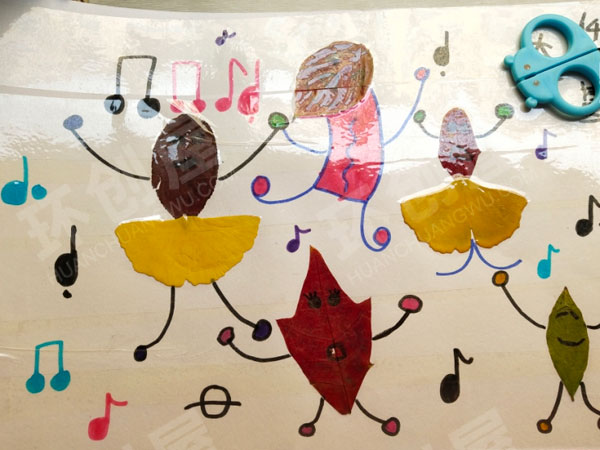 幼儿园树叶粘贴画作品展示图片