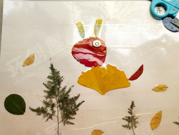 幼儿园树叶粘贴画作品展示图片