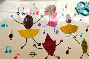 幼儿园树叶粘贴画作品展示图片7张