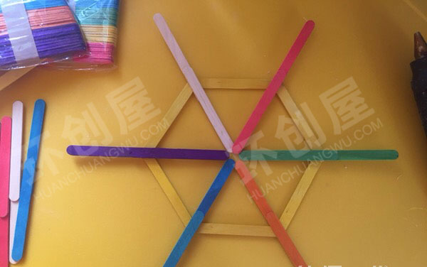 幼儿园建构区雪糕棒搭建摩天轮图片