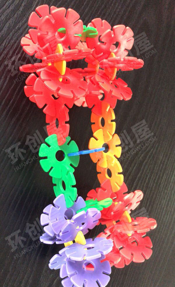 幼儿园建构区雪花片长颈鹿图片
