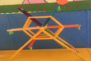 幼儿园建构区雪糕棒搭建摩天轮图片12张