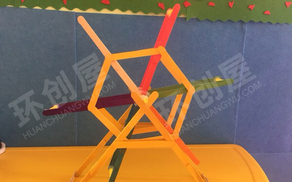 幼儿园建构区雪糕棒搭建摩天轮图片