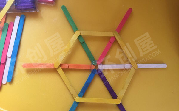 幼儿园建构区雪糕棒搭建摩天轮图片