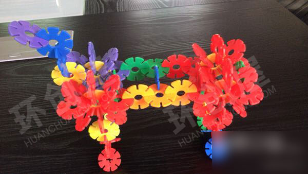 幼儿园建构区雪花片长颈鹿图片