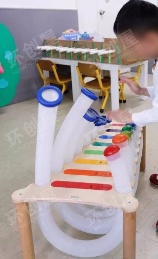 幼儿园科学区发现屋有趣的管道图片