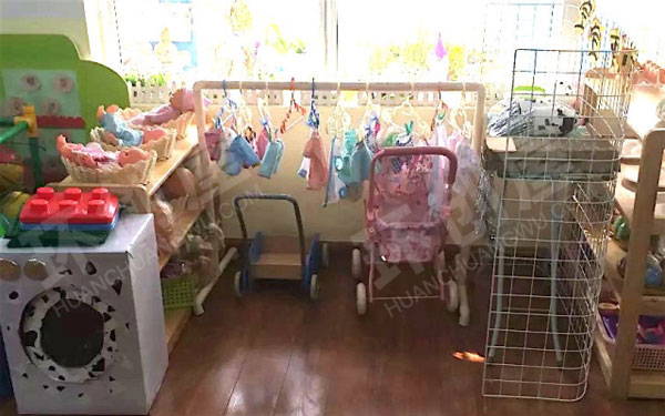 幼儿园角色游戏废旧的纸箱打造温馨家庭图片