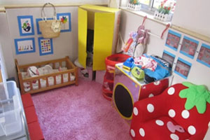 幼儿园角色游戏废旧的纸箱打造温馨家庭图片6张