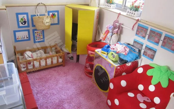 幼儿园角色游戏废旧的纸箱打造温馨家庭图片
