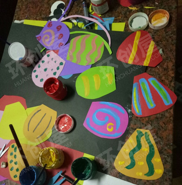 幼儿园鸡蛋托制作会飞的鱼吊饰图片