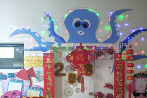 幼儿园新年活动教室门头装饰图片