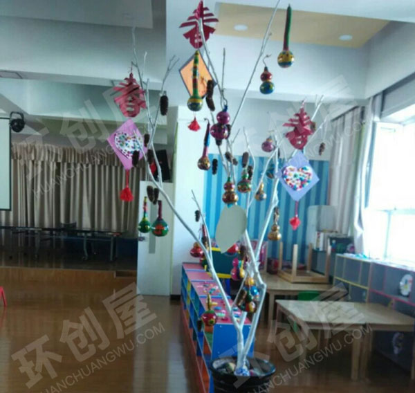 幼儿园美术室各种环保作品展示图片