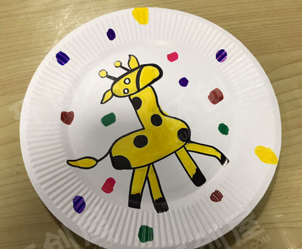 幼儿园马克笔画的纸盘画作品展示图片