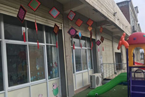 幼儿园户外教案走廊吊饰装饰图片