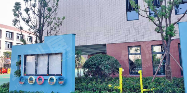 幼儿园户外墙面卡通装饰图片
