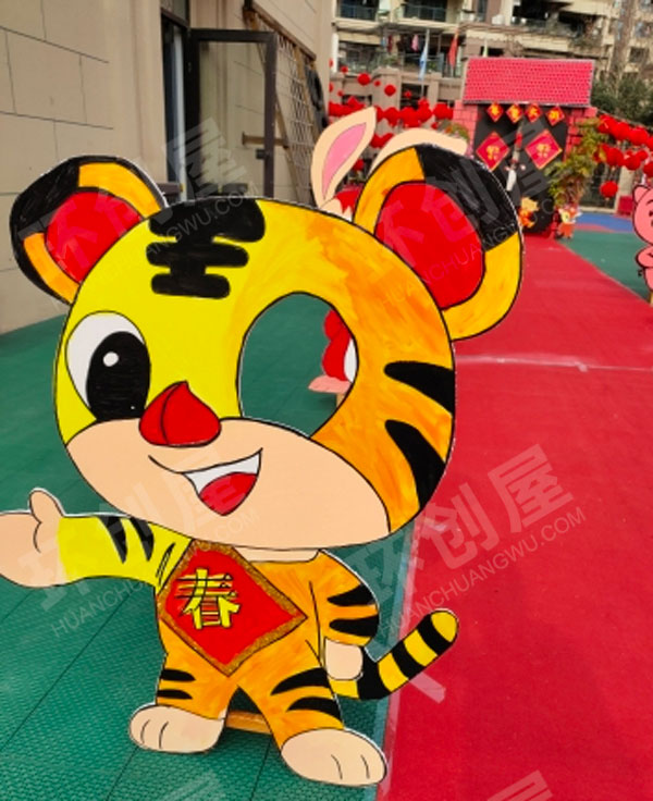 幼儿园户外年货大街门口12生肖装饰图片