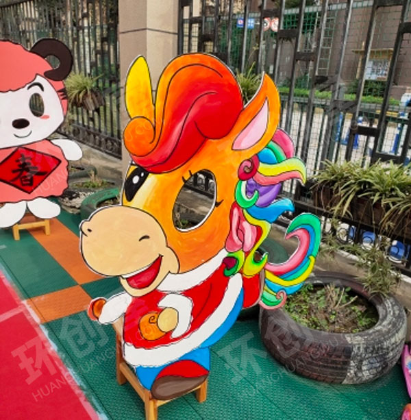 幼儿园户外年货大街门口12生肖装饰图片