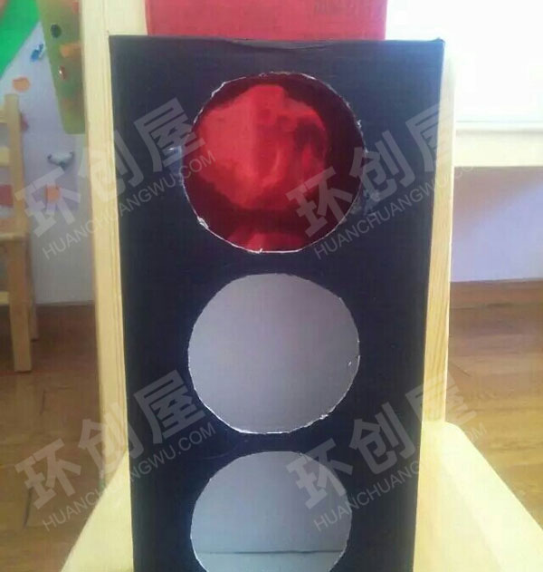 幼儿园建构区酸奶盒构建红绿灯图片