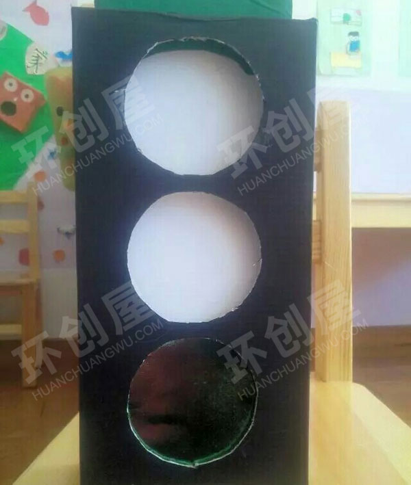 幼儿园建构区酸奶盒构建红绿灯图片
