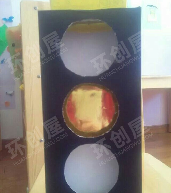 幼儿园建构区酸奶盒构建红绿灯图片