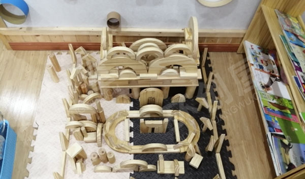 幼儿园环创建构区积木搭建城堡图片