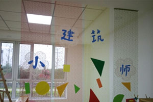 幼儿园建构区网布吊起建构材料图片