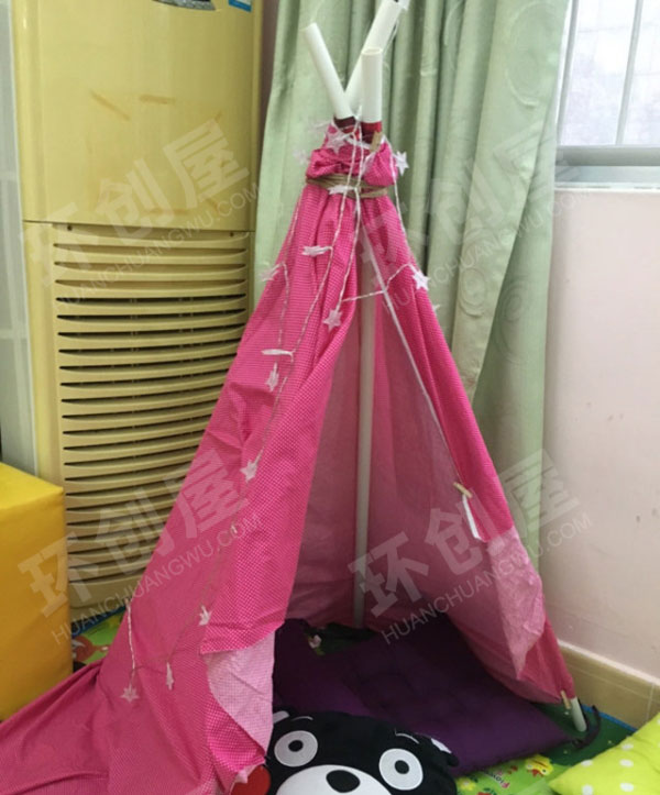 幼儿园帐篷里的读书角图片