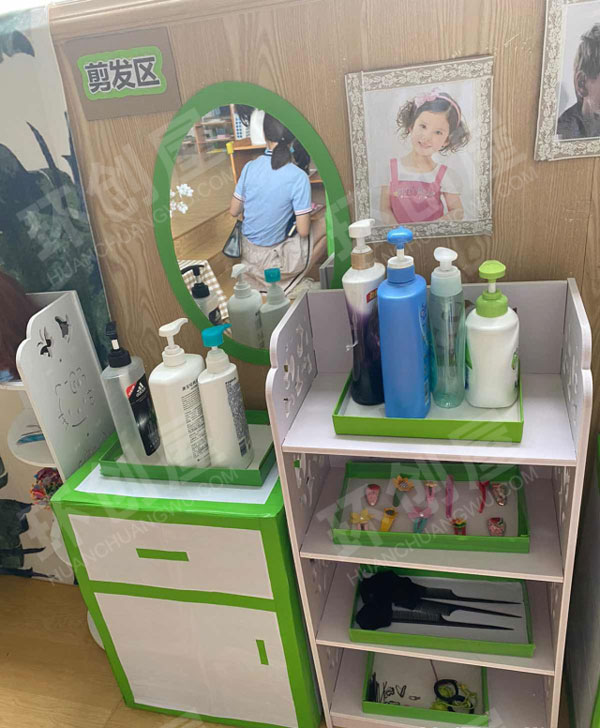 幼儿园角色游戏珊瑚国际沙龙理发店图片