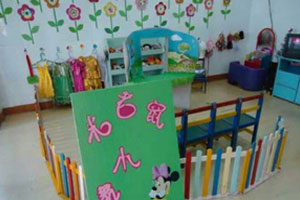 幼儿园表演区米老鼠小舞台图片2张