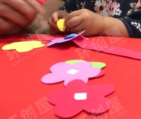 幼儿园表演区自制表演花环图片