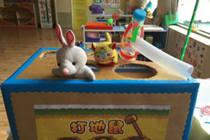 幼儿园益智区自制有趣教玩具图片2张