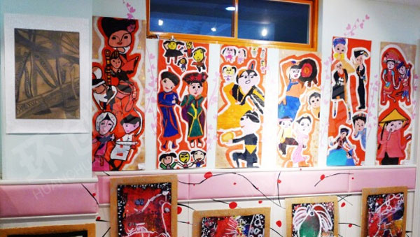 幼儿园走廊楼梯与拐角墙面作品展示图片