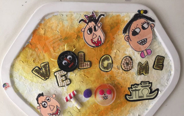 幼儿园走廊楼梯间墙面和平世界说你好图片