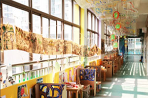 幼儿园走廊楼梯与拐角墙面作品展示图片4张