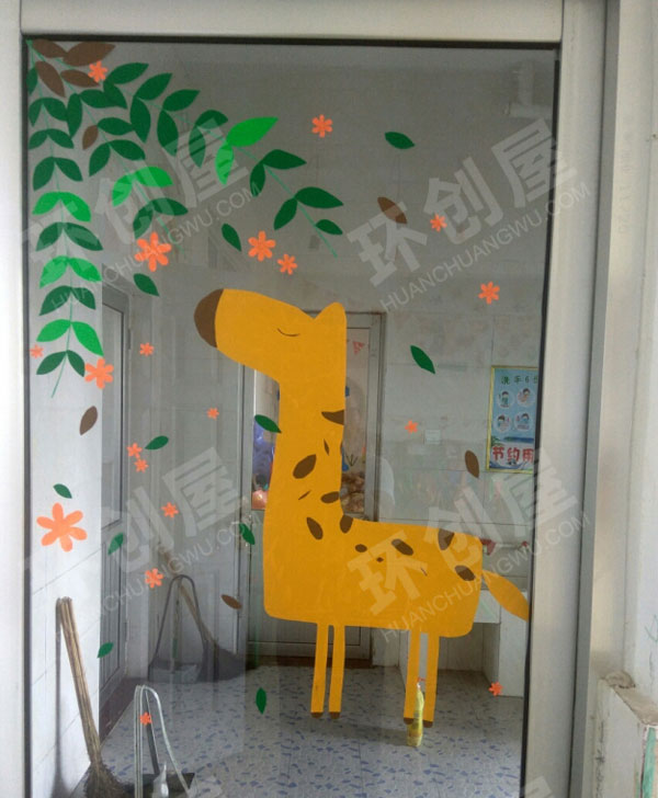幼儿园玻璃窗户长颈鹿装饰图片