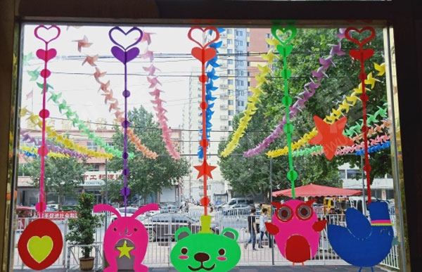 幼儿园即时贴窗户装饰图片