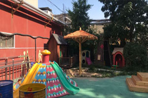 幼儿园户外各种游戏运动器材图片8张