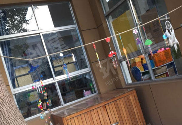 幼儿园户外各种游戏与美术作品图片